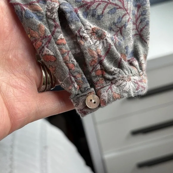 Lucky Brand Sage Green/Gray Floral V-Neck Peasant Top - Coastal Cowgirl Y2K - Picture 14 of 15